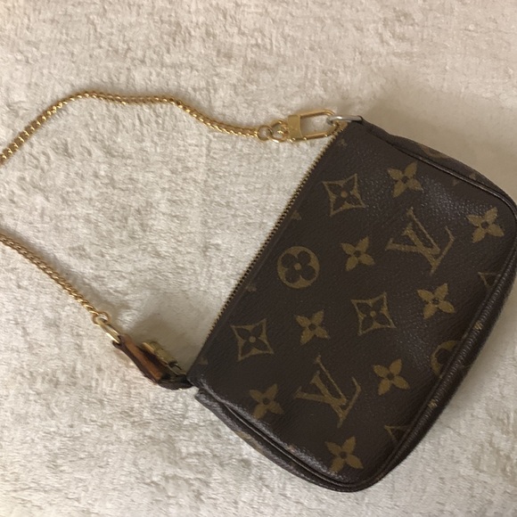 Authentic Louis Vuitton mini purse with chain. Comes with dustbag and box - Picture 2 of 13